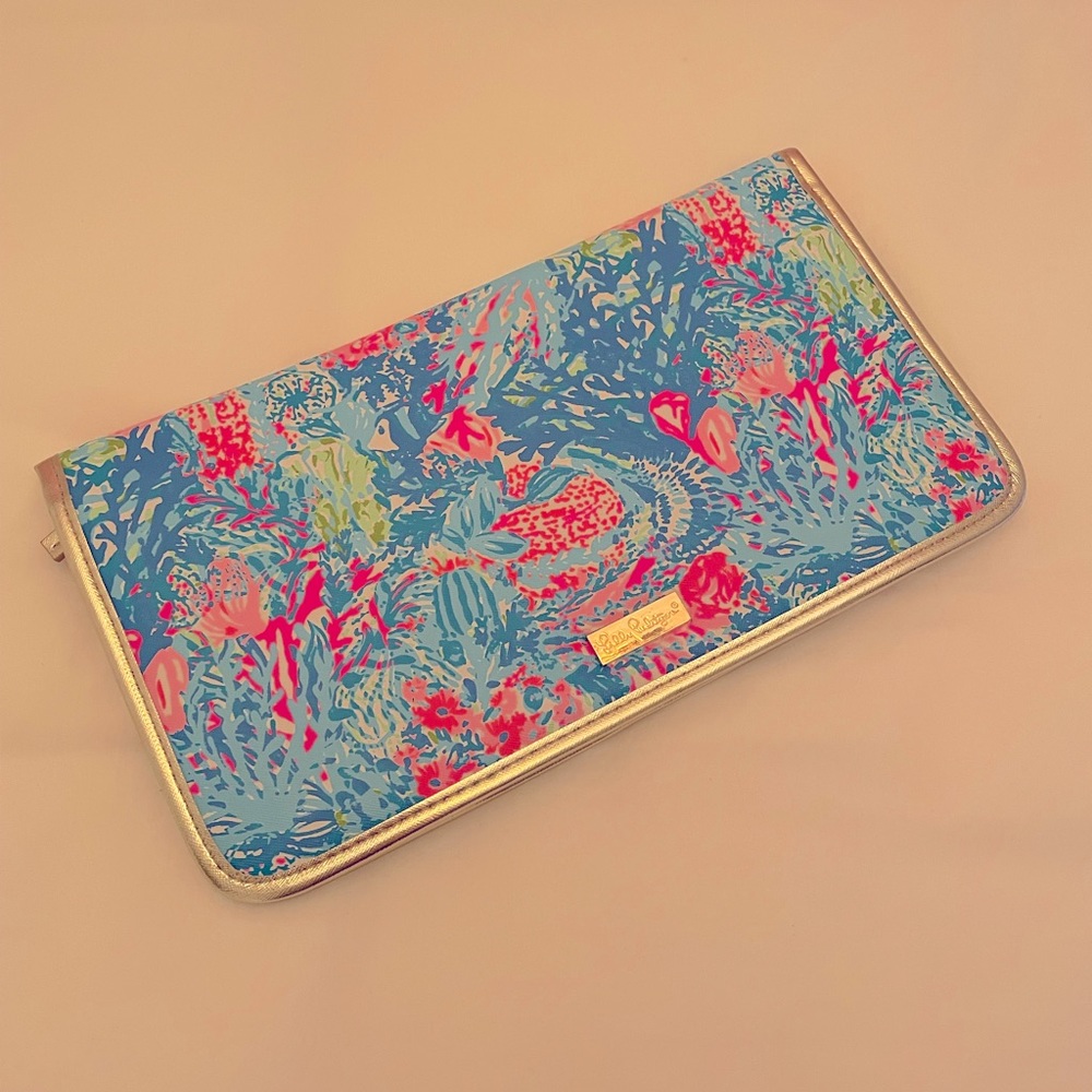 Lilly Pulitzer travel organizer.